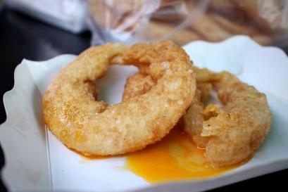 โรตีระเบิด(เจ้าแรก)  ฟังชื่อแล้วต้องหลบหมอบกันเลยทีเดียว!  แต่เมื่อลองลิ้มชิมรสแล้ว เลิศค่าาา!! 