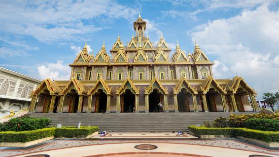 เที่ยววัดท่าซุง อลังการ วิหารแก้ว  ตื่นตากับปราสาททองคำ ที่จ.อุทัยธานี